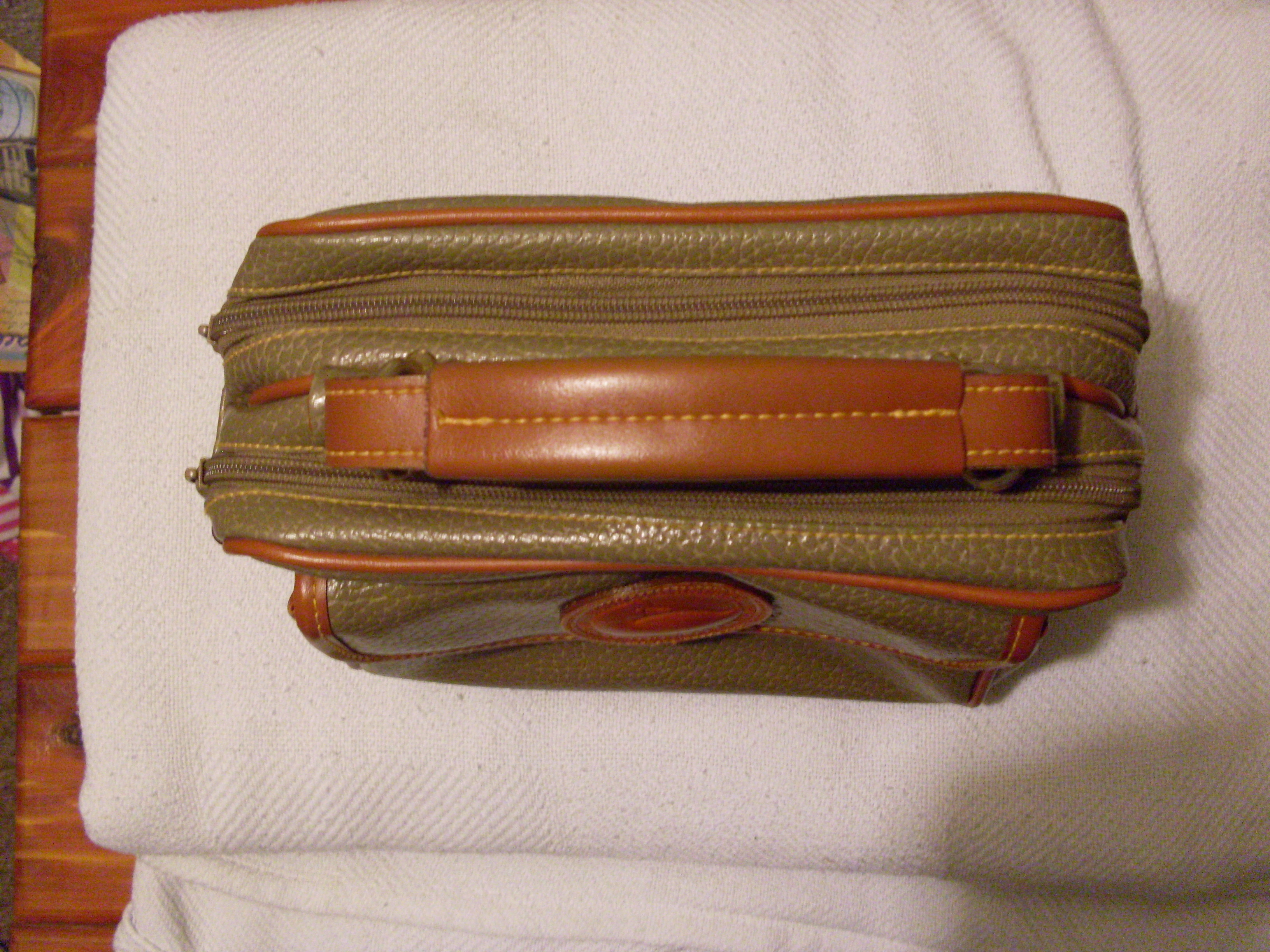 I Bought A Fake Vintage Dooney & Bourke Bag - Accidental Reseller Purchase  